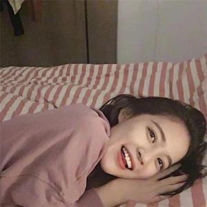 男生脱女生衣服啪啪
